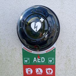 AED an Hauswand